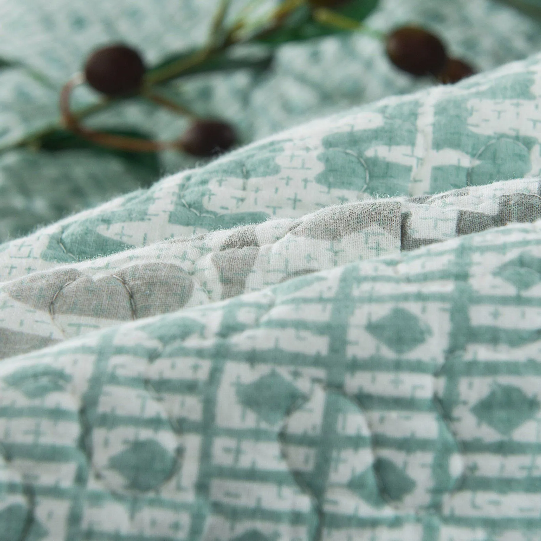 DaDa Bedding Contemporary Mint Green Grey Geometric Cotton Quilted Bedspread Set (JHW-804)