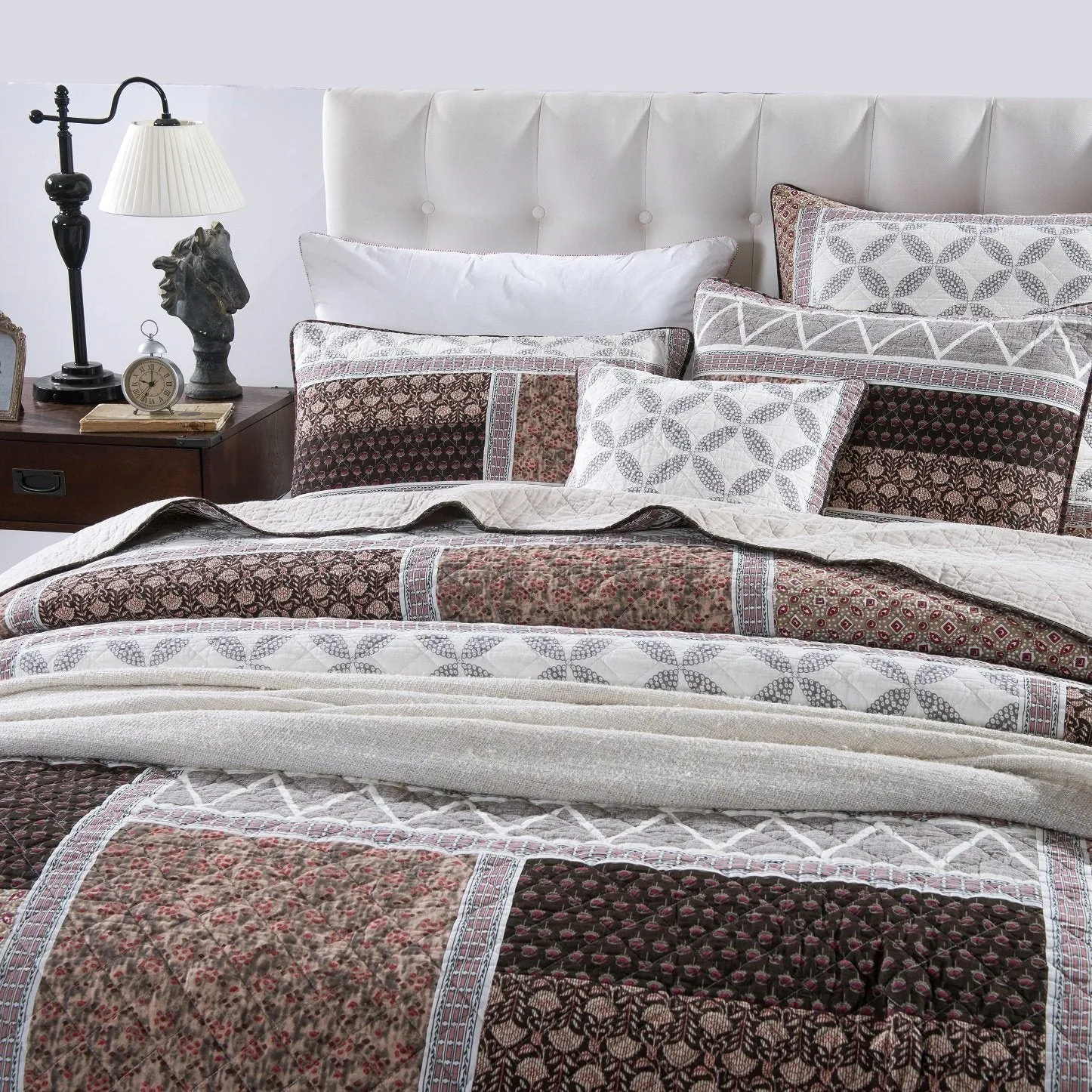 DaDa Bedding Neapolitan Roses Patchwork Cotton Geometric Quilted Bedspread Set (JHW816)