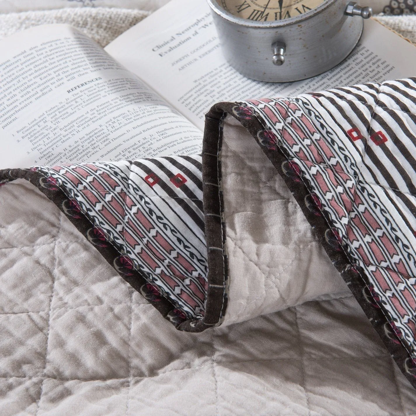 DaDa Bedding Neapolitan Roses Patchwork Cotton Geometric Quilted Bedspread Set (JHW816)
