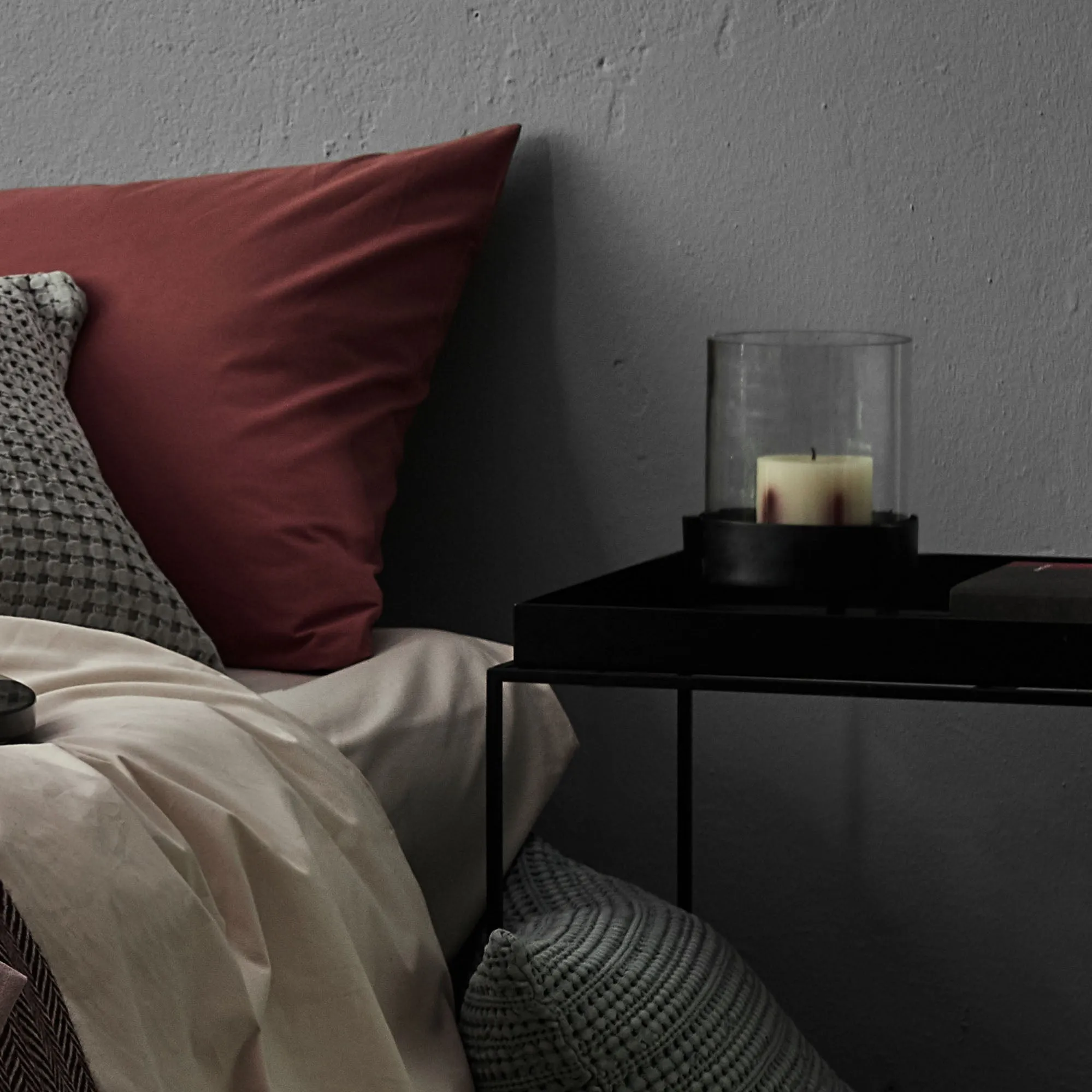 Ozar Windlight Candle Holder [Black]