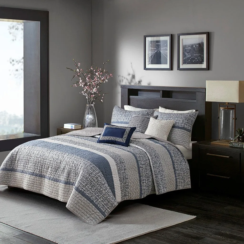 Rhapsody 6 Piece Reversible Jacquard Quilt Set with Throw Pillows in Navy