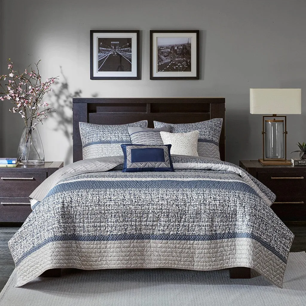 Rhapsody 6 Piece Reversible Jacquard Quilt Set with Throw Pillows in Navy