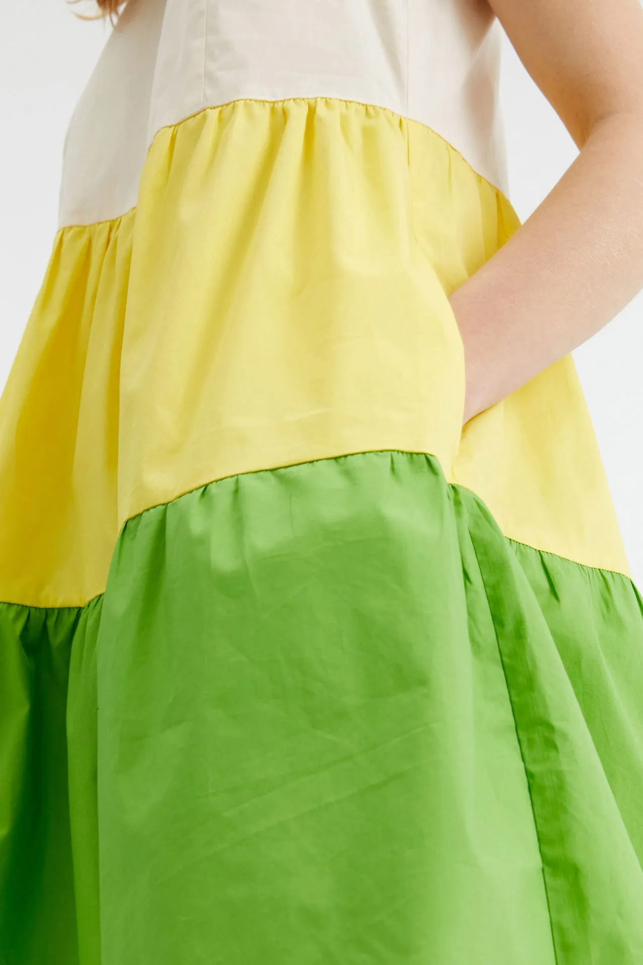 Three-tone Flared-cut Sleeveless Mini Dress